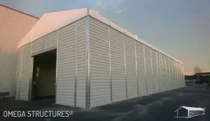 Hangar de stockage sans fondation sur enrobé