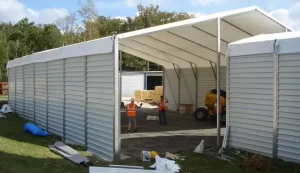 Montage chapiteau de stockage